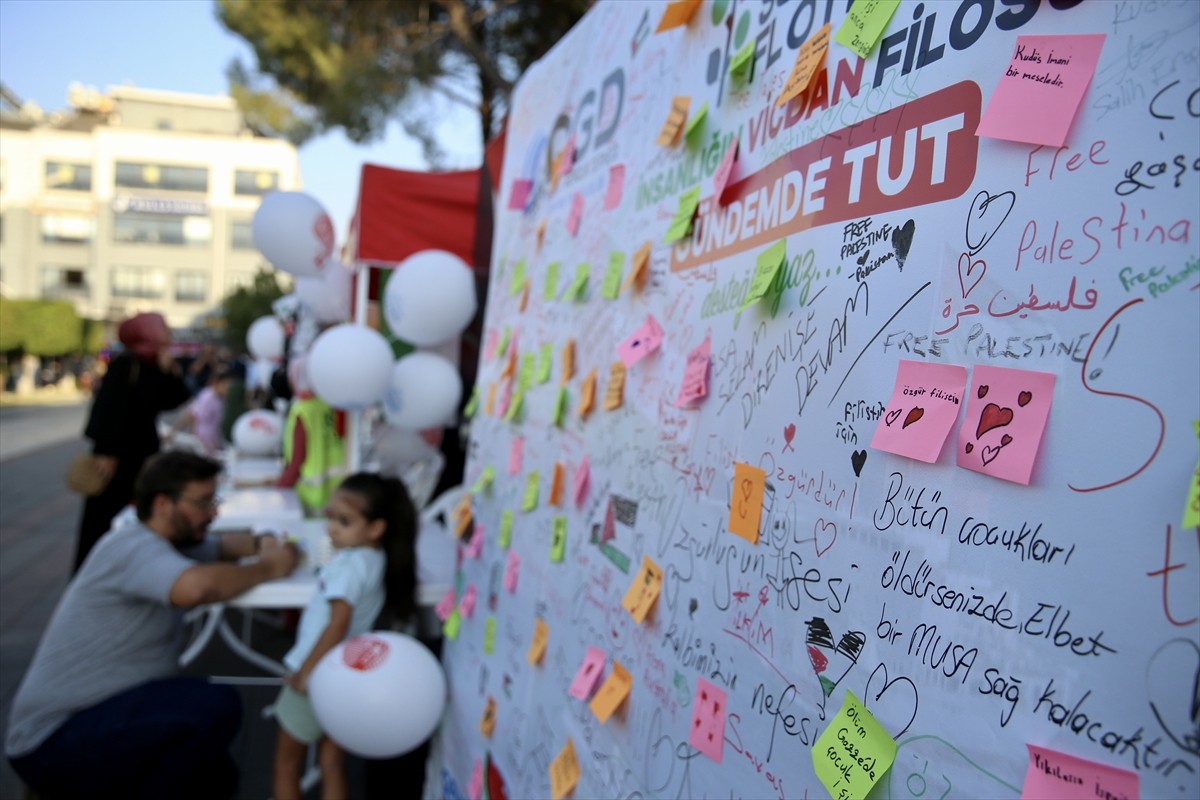 Muğla'nın Fethiye ilçesinde, Filistin'e destek ve İsrail'in Gazze'ye saldırılarına tepki amacıyla...