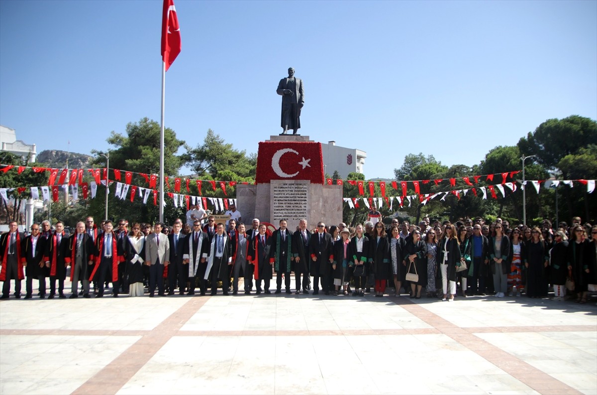 Muğla'nın Menteşe İlçesinde, Cumhuriyet Meydanı'nda yeni adli yılın başlaması dolayısıyla tören...