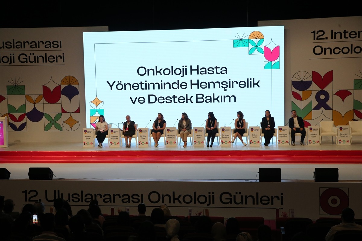 Muş'ta Genç Birikim Derneğince düzenlenen "12. Uluslararası Onkoloji Günleri" etkinliği başladı....