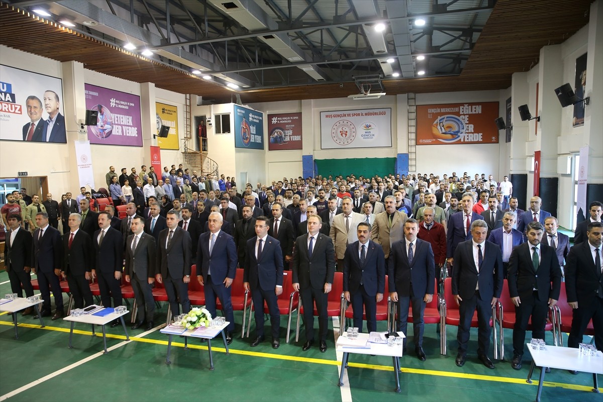 Muş Valisi Avni Çakır başkanlığında "Okul Sporları Değerlendirme ve Planlama Toplantısı"...