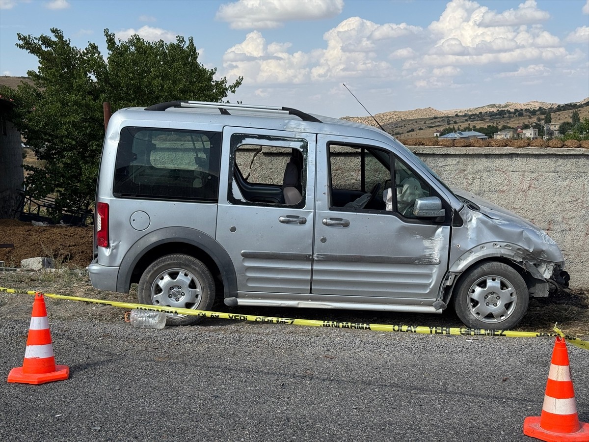 Nevşehir’in Acıgöl ilçesinde husumetli komşular arasında çıkan silahlı kavgada 2 kardeş hayatını...