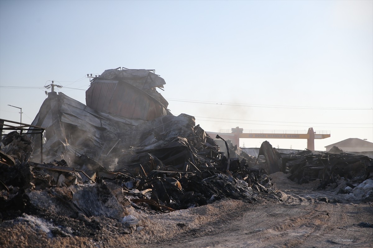 Niğde'de ambalaj fabrikasında çıkan yangın söndürüldü.