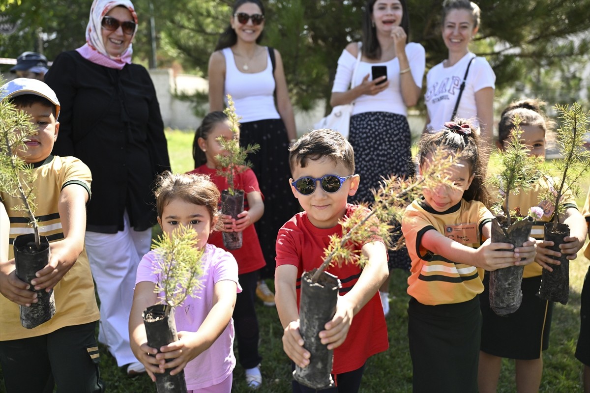 Okul öncesi ve ilkokul birinci sınıfa başlayan öğrenciler için düzenlenen "Uyum Haftası"...
