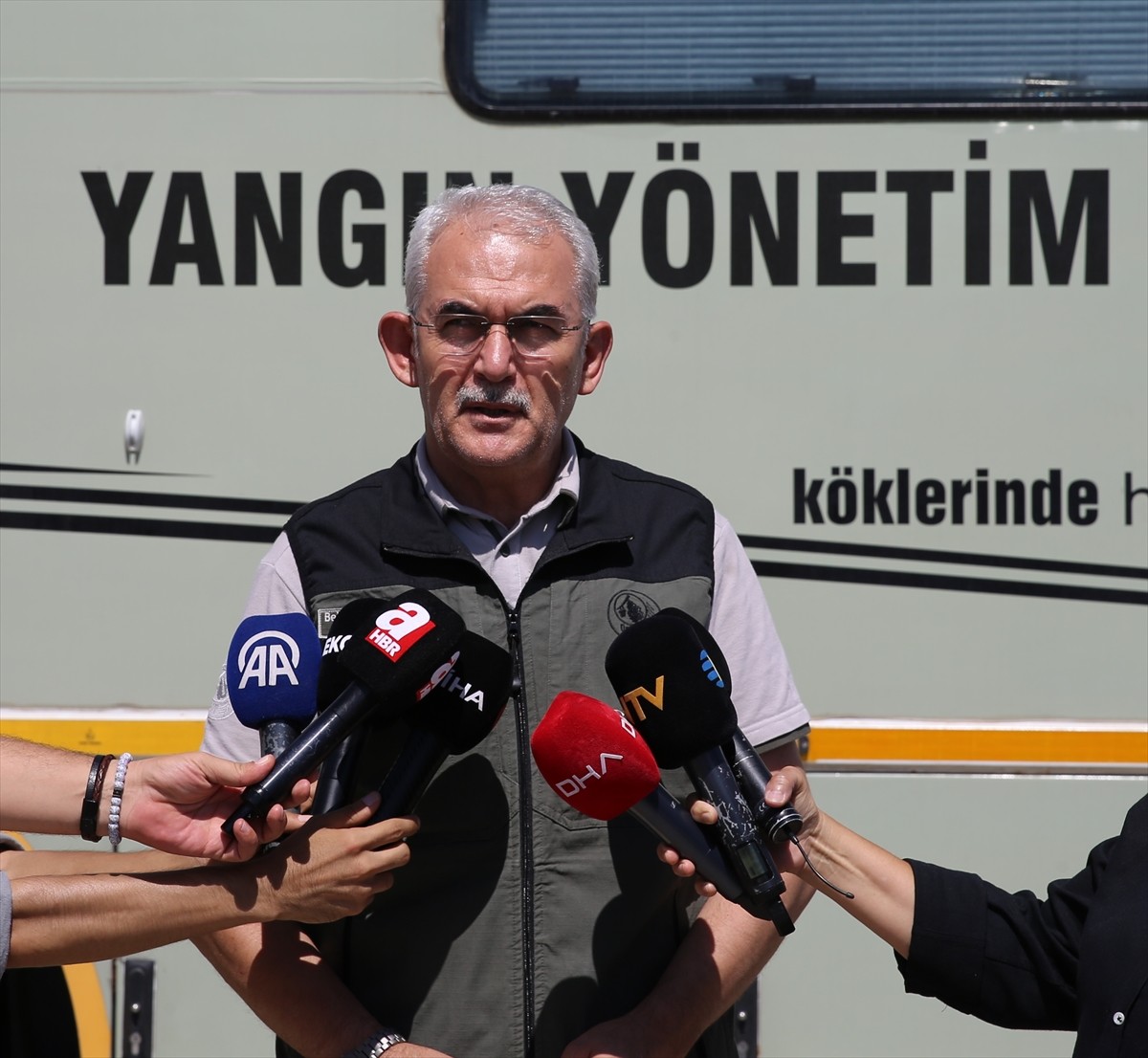 Orman Genel Müdürü Bekir Karacabey, Denizli'deki orman yangınının batı ve doğu kısımlarında...