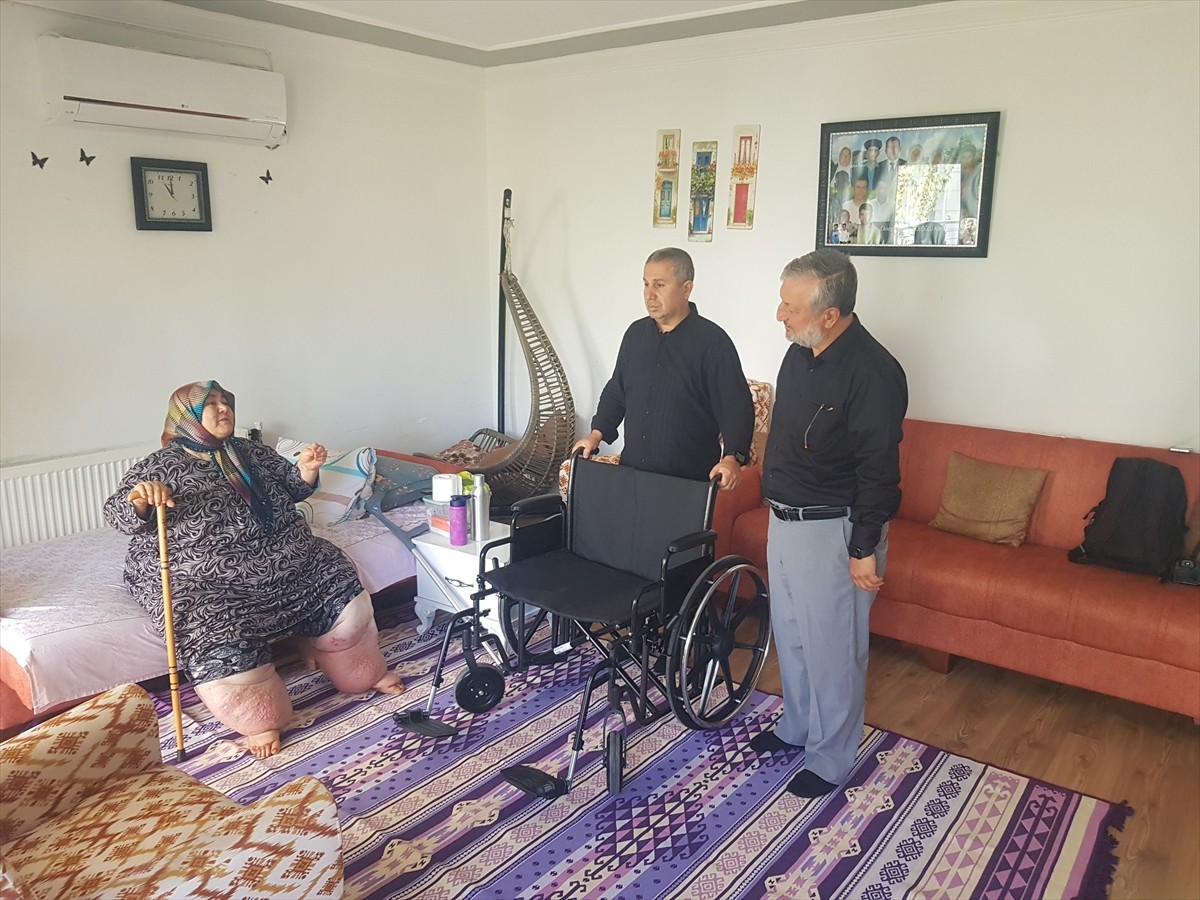  Osmaniye'de yaşayan ve fil hastalığı (Lenfödem) nedeniyle aşırı kilo alan ve dışarı çıkamayan...