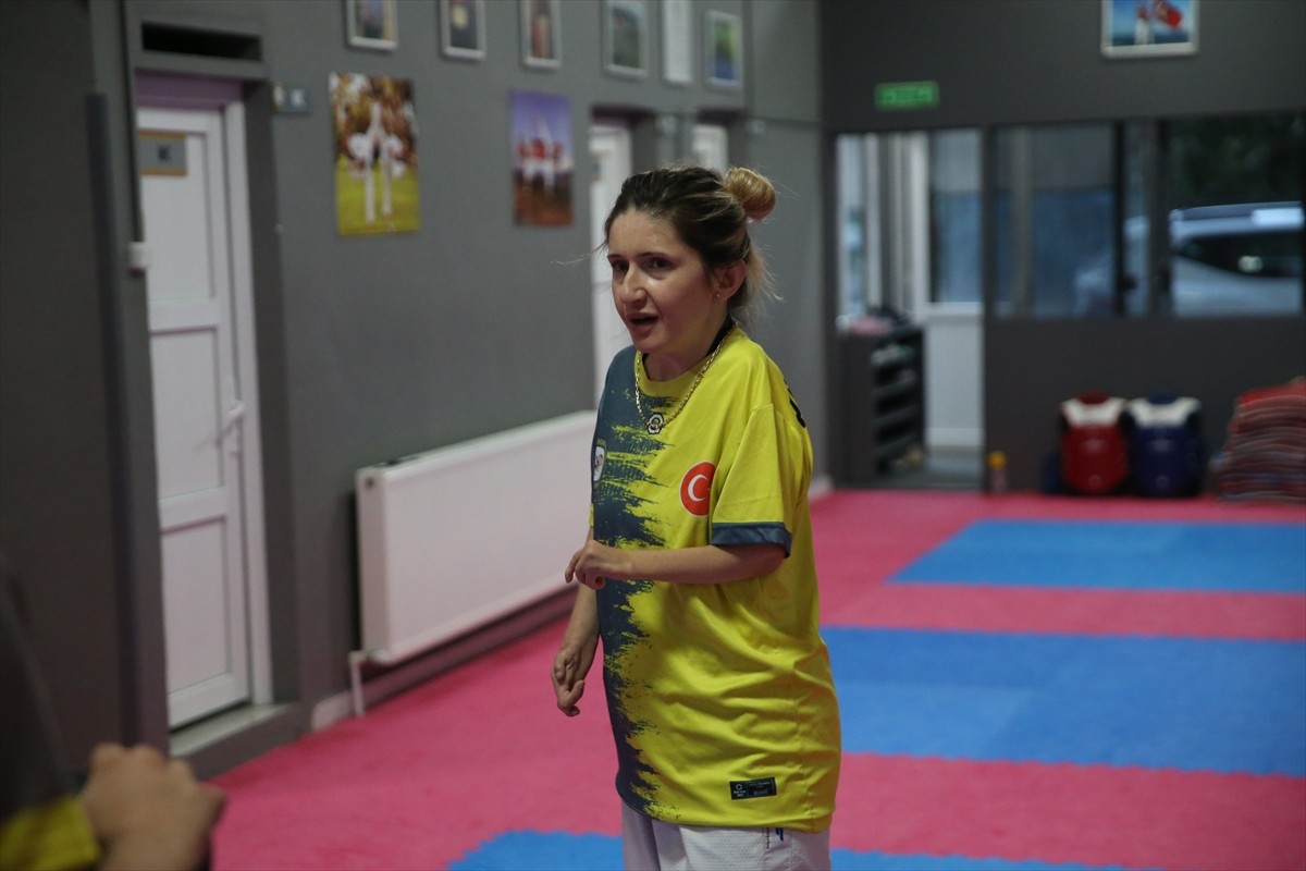 Para tekvandoda daha önce dünya, Avrupa ve Türkiye şampiyonlukları bulunan milli sporcu Şeyma Nur...