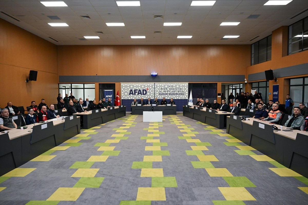 Rize Afet ve Acil Durum Yönetimi Başkanlığı (AFAD) Müdürlüğü'nde sel ve taşkınların yol açtığı...