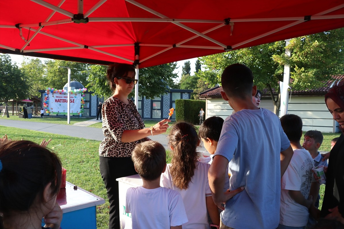 Sakarya İnsan Hak ve Hürriyetleri (İHH) İnsani Yardım Derneğince, yeni eğitim öğretim yılı...