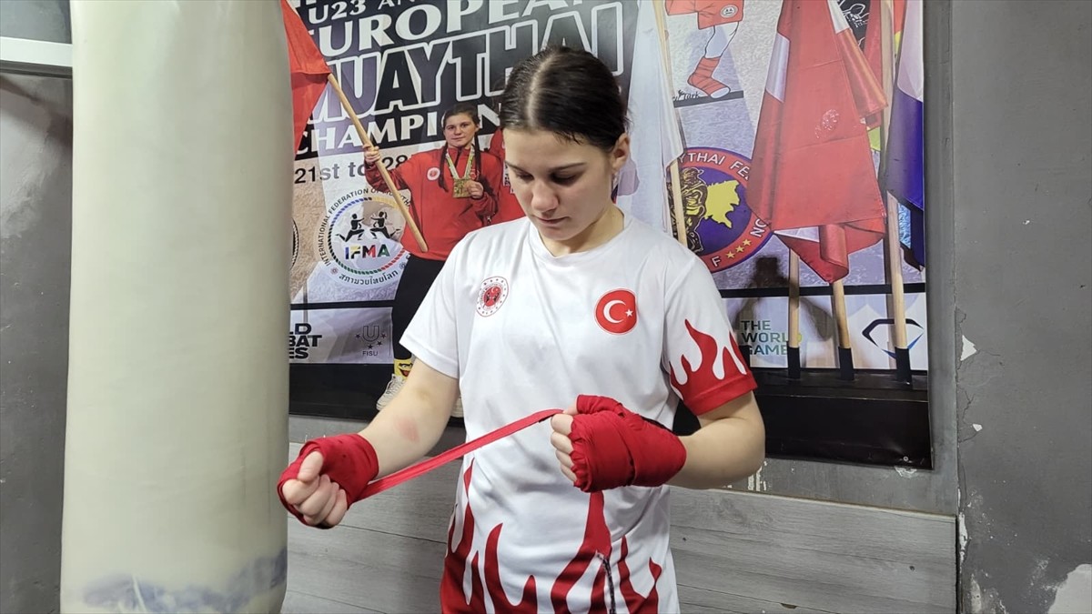 Samsun'da yaşayan 18 yaşındaki milli sporcu Aleyna Korkmaz, önünden geçerken fark ettiği spor...