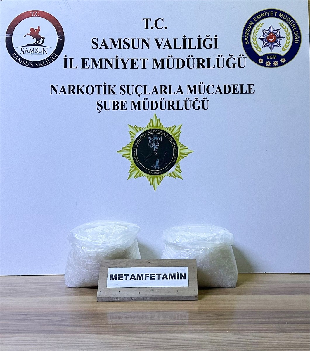 Samsun'un Havza ilçesinde düzenlenen uyuşturucu operasyonunda baba ile oğlu gözaltına alındı....