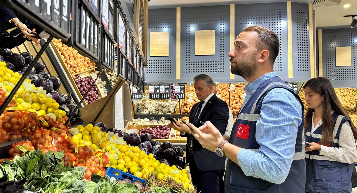 Samsun Ticaret İl Müdürlüğü ekipleri, yeni eğitim öğretim yılının başlamasıyla marketlerde temel...