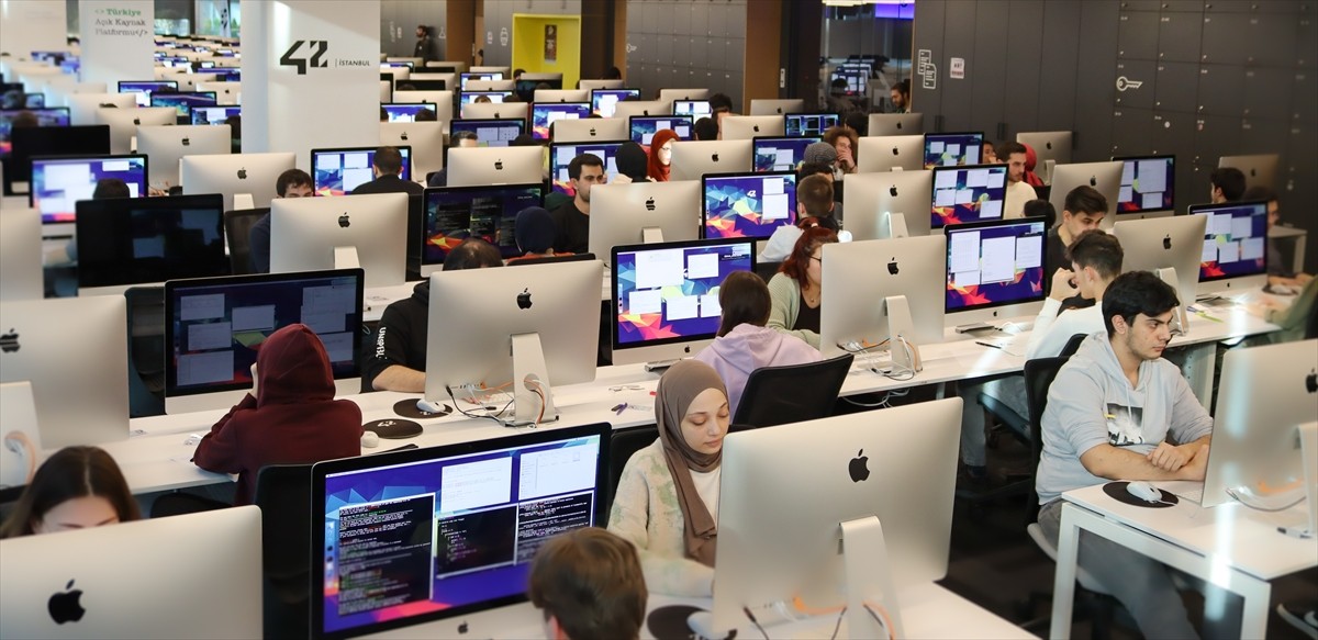 Sanayi ve Teknoloji Bakanlığı öncülüğünde, Bilişim Vadisi yürütücülüğünde 2021'de kurulan 42...