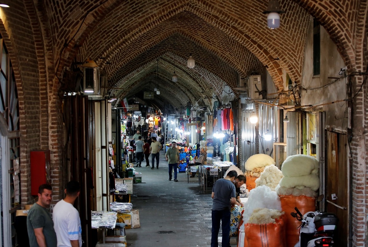 Selçukluların inşa ettiği ve sonraki dönemlerde genişletilerek bugün dünyanın en büyük kapalı...