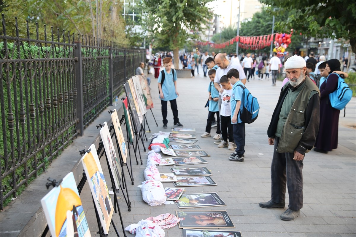 Siirt'te, İsrail'in Gazze'ye yönelik saldırılarına dikkati çekmek amacıyla sergi açıldı.
