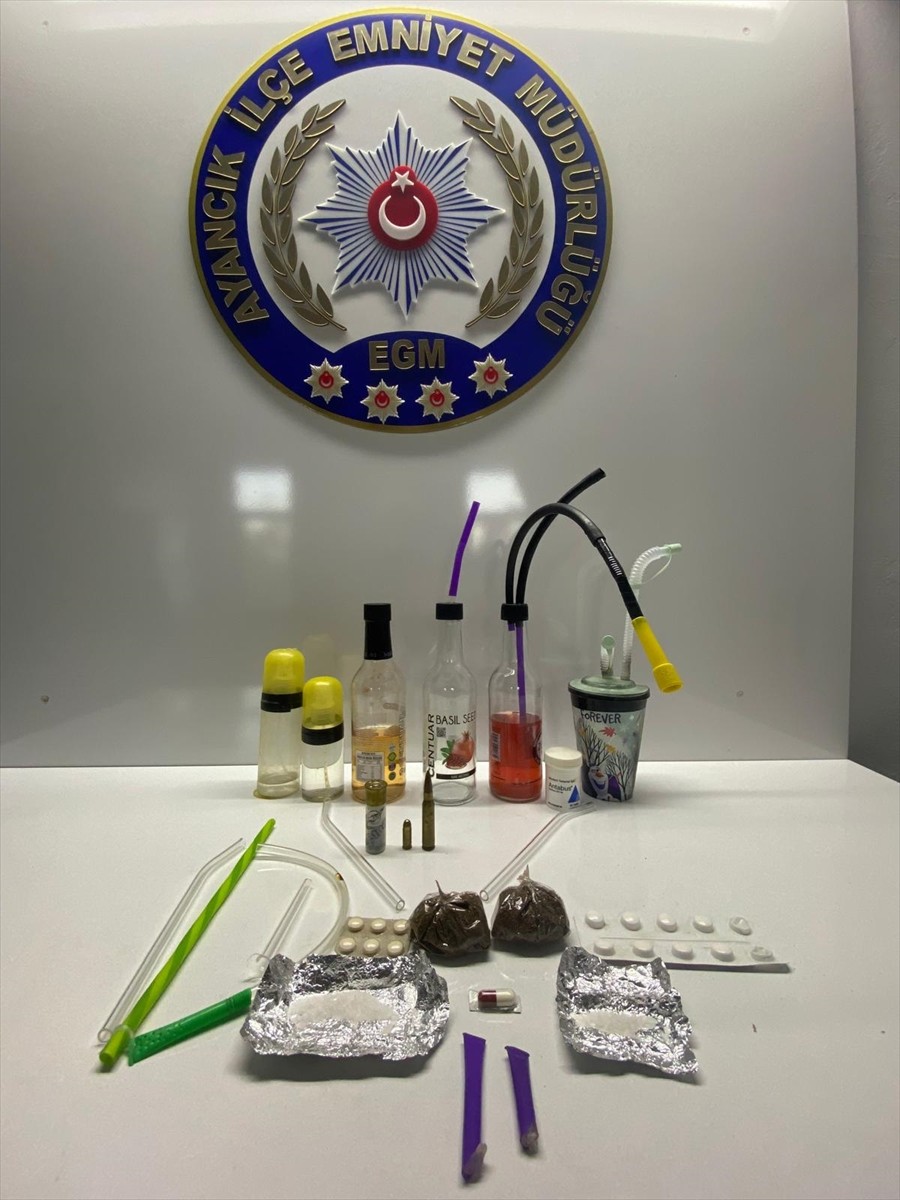 Sinop'ta düzenlenen uyuşturucu operasyonunda 4 şüpheli yakalandı. Operasyonda 9 gram uyuşturucu...