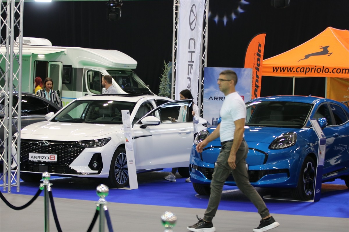 Sırbistan'ın Novi Sad kentinde elektrikli ve hibrit araçların sergilendiği "EV Days" isimli...