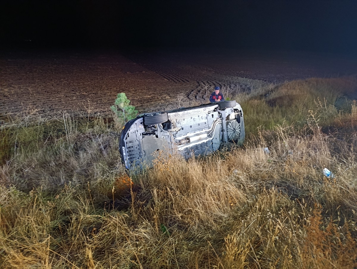 Sivas'ın Şarkışla ilçesinde otomobilin şarampole devrilmesi sonucu 5 kişi yaralandı. İhbar üzerine...
