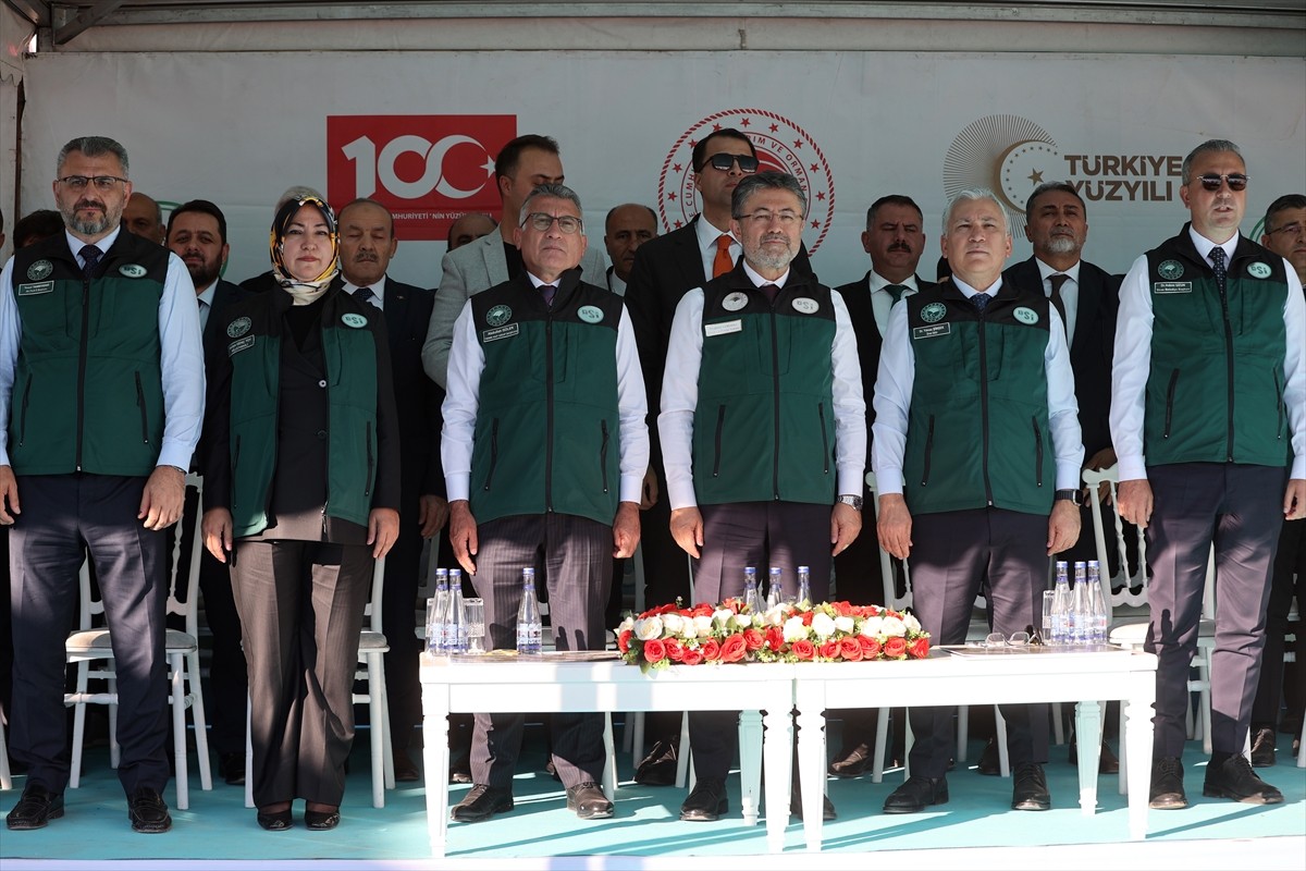 Tarım ve Orman Bakanı İbrahim Yumaklı (sağ 3), 4 Eylül Barajı Mansap Düzenlemesi ve Sivas Hafik...