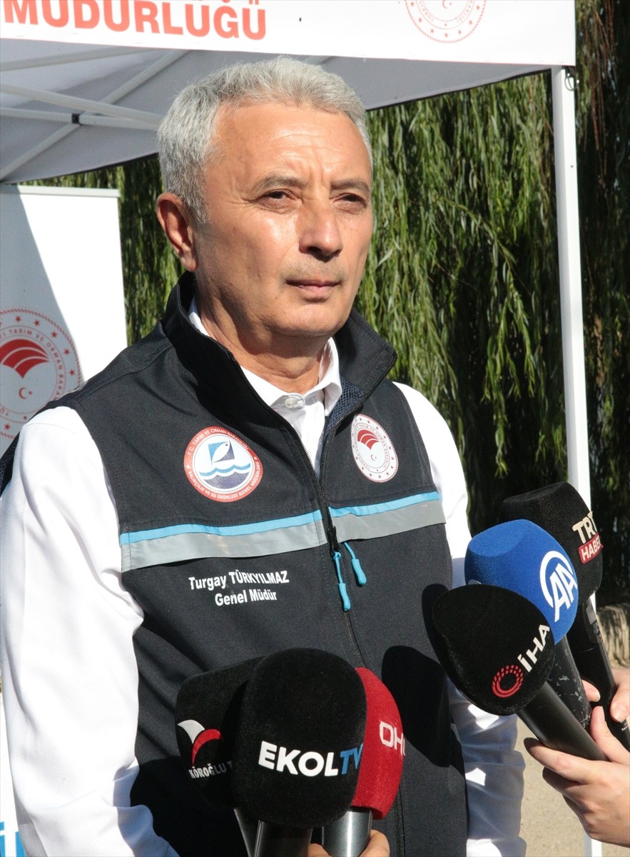 Tarım ve Orman Bakanlığı Balıkçılık ve Su Ürünleri Genel Müdürü Turgay Türkyılmaz, Bolu Gölköy'de...