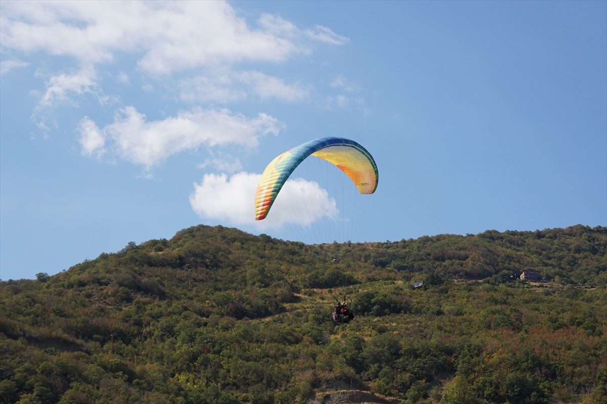 Tekirdağ'da bulunan Uçmakdere'de hafta sonu adrenalin tutkunları gökyüzüyle buluşuyor. Marmara...
