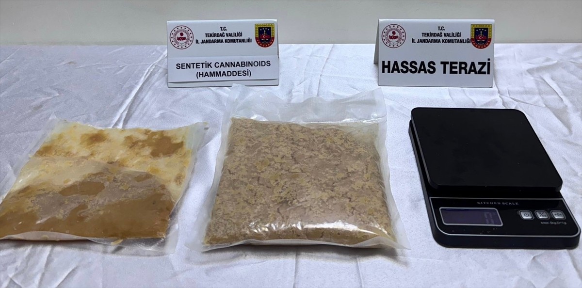 Tekirdağ'da evinde 1 kilo 36 gram sentetik uyuşturucu ele geçirilen şüpheli tutuklandı. Evde...