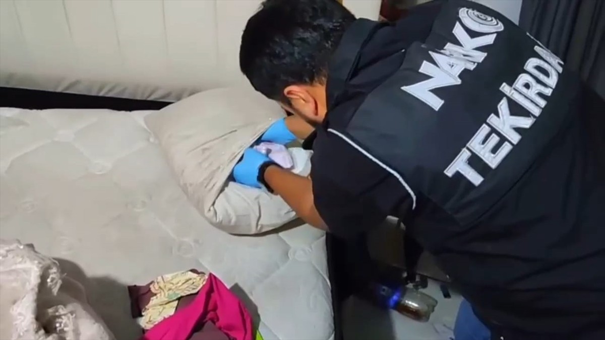 Tekirdağ'ın Çorlu ilçesinde 900 polisin katılımıyla asayiş uygulaması yapıldı.