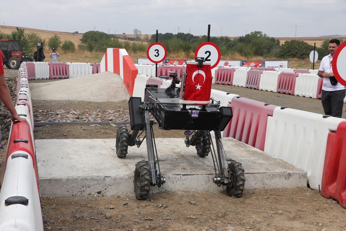 TEKNOFEST İnsansız Kara Aracı (İKA) Yarışması Tekirdağ'da devam ediyor. Tekirdağ Namık Kemal...