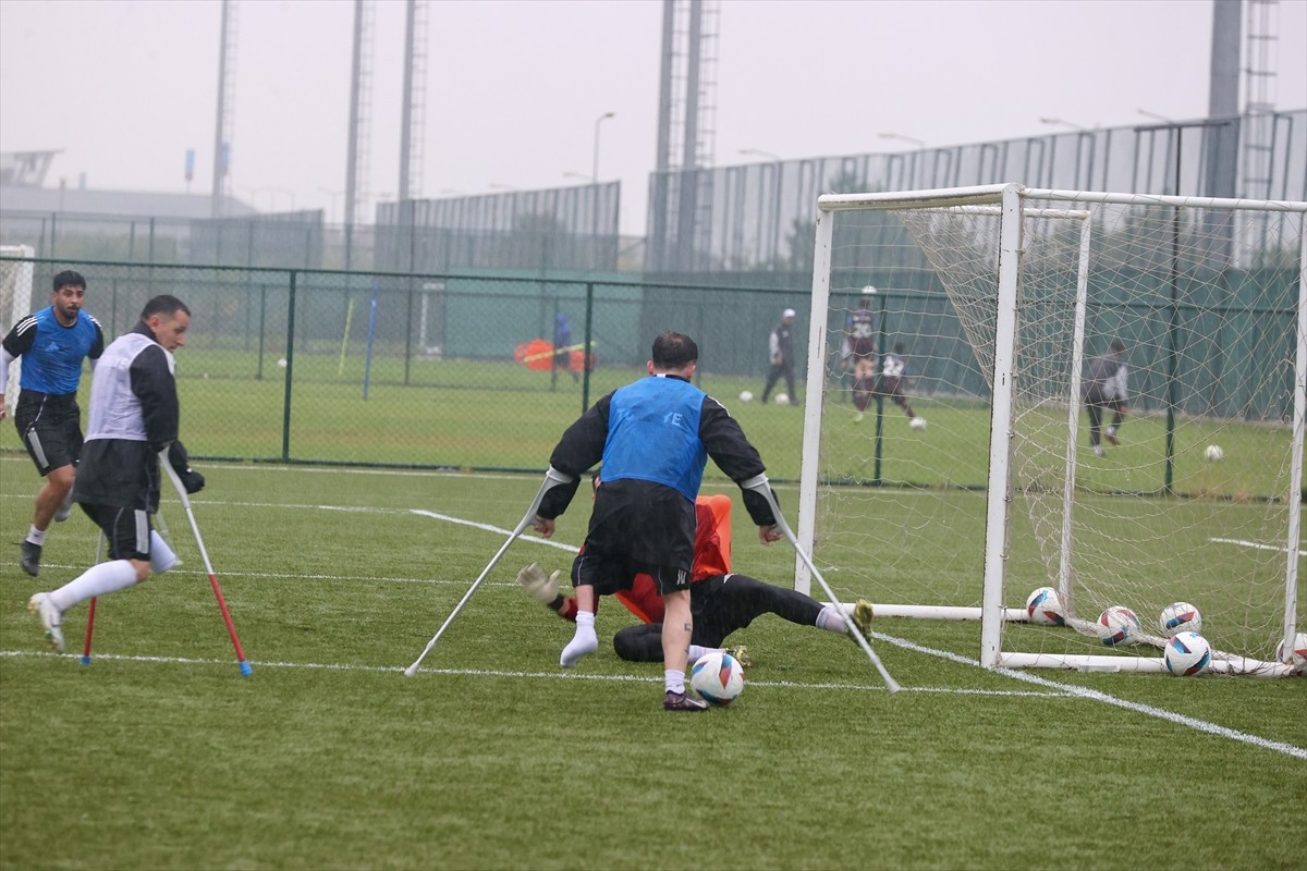 Trabzon'da düzenlenecek Uluslar A Ligi öncesi kampa giren Ampute Milli Futbol Takımı, burada...