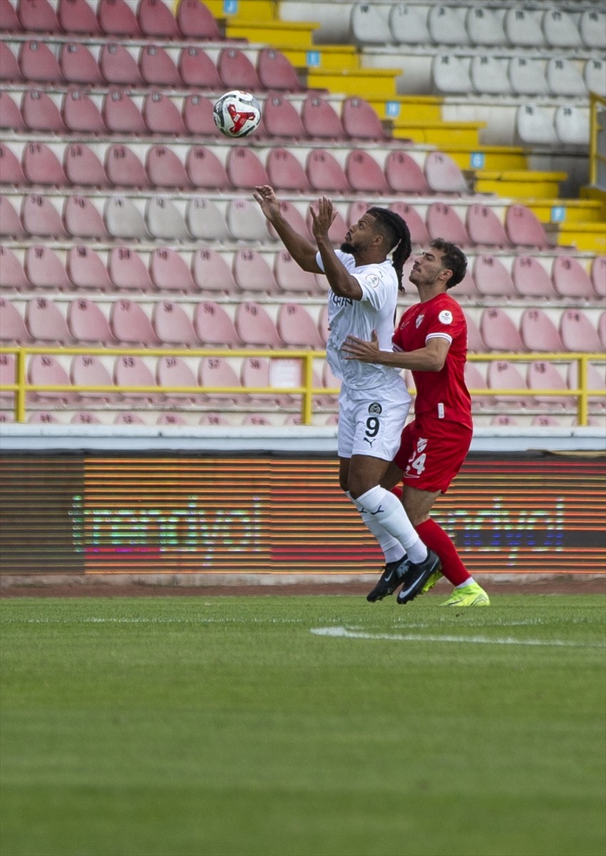 Trendyol 1. Lig'in 5. haftasında Boluspor ile Manisa FK Bolu, Atatürk Stadında karşılaştı....