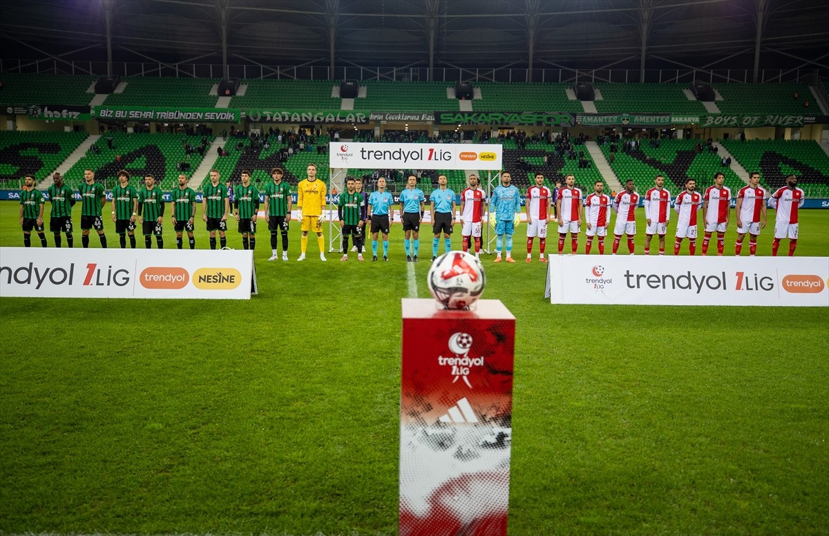 Trendyol 1. Lig'in 8. haftasında Sakaryaspor, Yeni Sakarya Atatürk Stadyumu'nda Özbelsan Sivasspor...