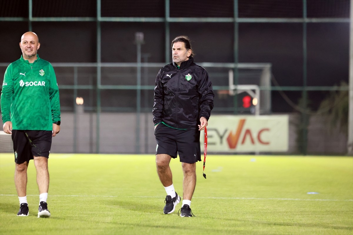 Trendyol 1. Lig ekiplerinden Alagöz Holding Iğdır FK'nin yeni teknik direktörü İbrahim Üzülmez...