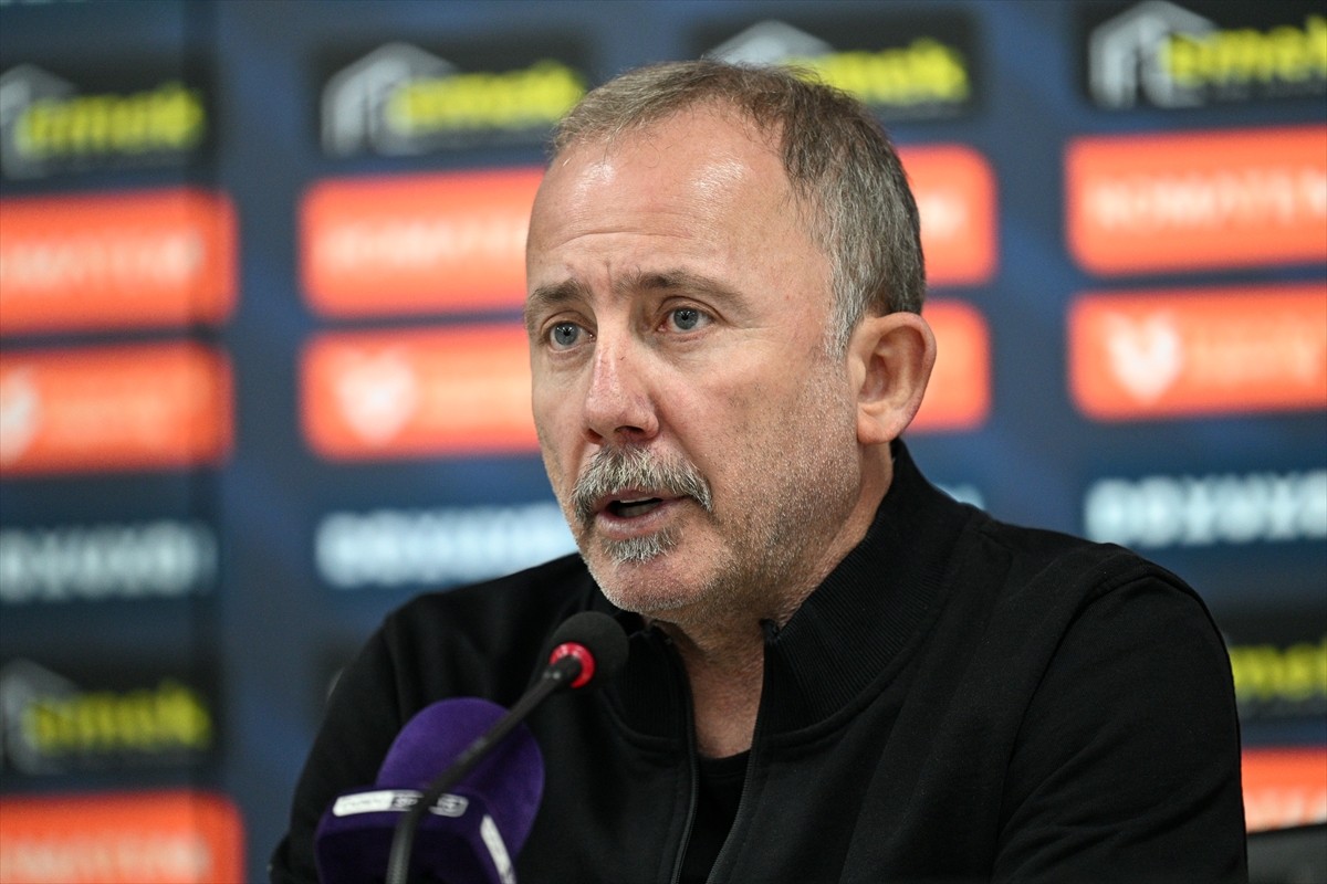 Trendyol Süper Lig'in 1. hafta erteleme maçında Zecorner Kayserispor ile Beşiktaş karşılaştı....