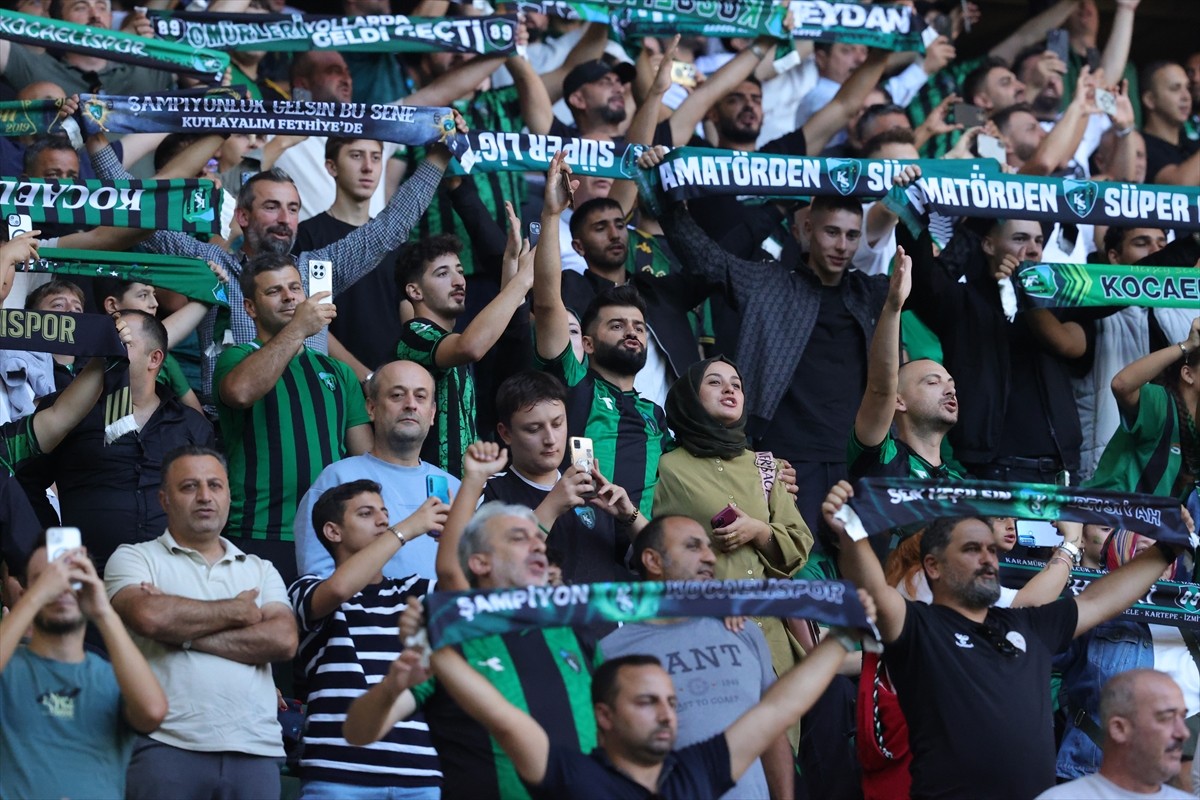 Trendyol Süper Lig'in 6. haftasında Kocaelispor ile Çaykur Rizespor A.Ş, Kocaeli Stadyumu'nda...
