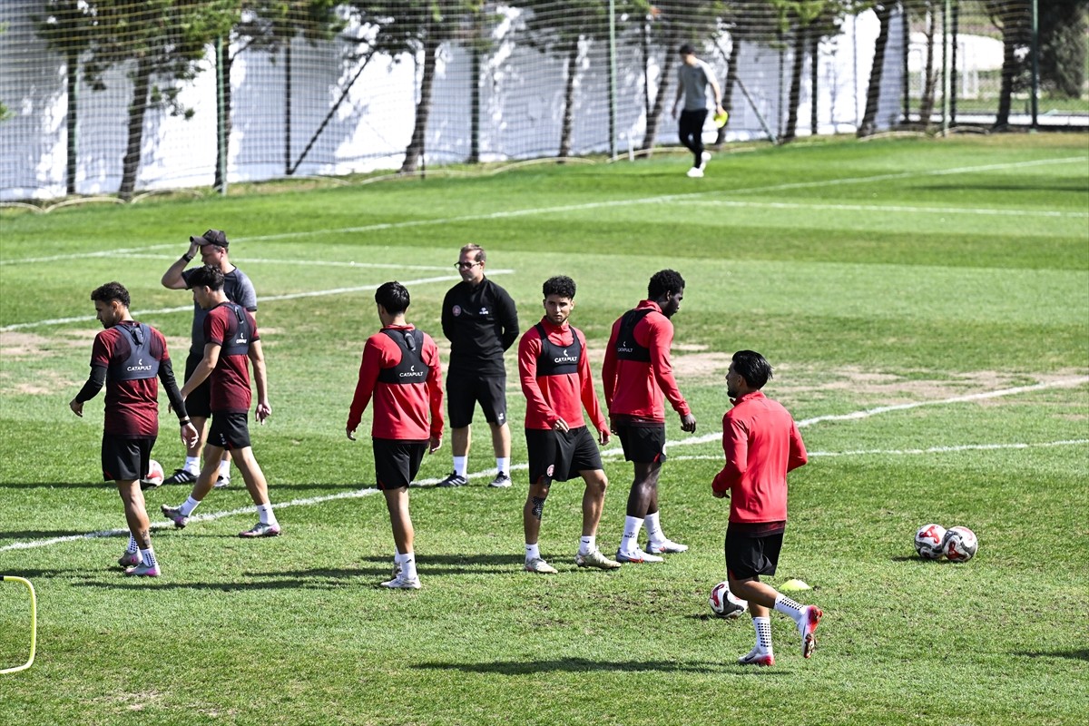 Trendyol Süper Lig'in 7. haftasında Trabzonspor'u konuk edecek Fatih Karagümrük, TFF Riva Hasan...