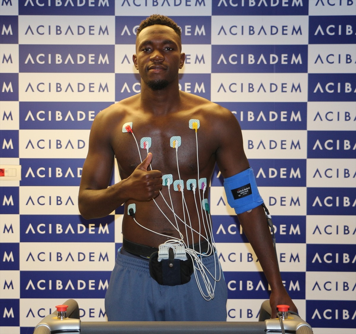 Trendyol Süper Lig ekiplerinden Çaykur Rizespor, Fildişi Sahili Milli Takımı'nın kalecisi Yahia...