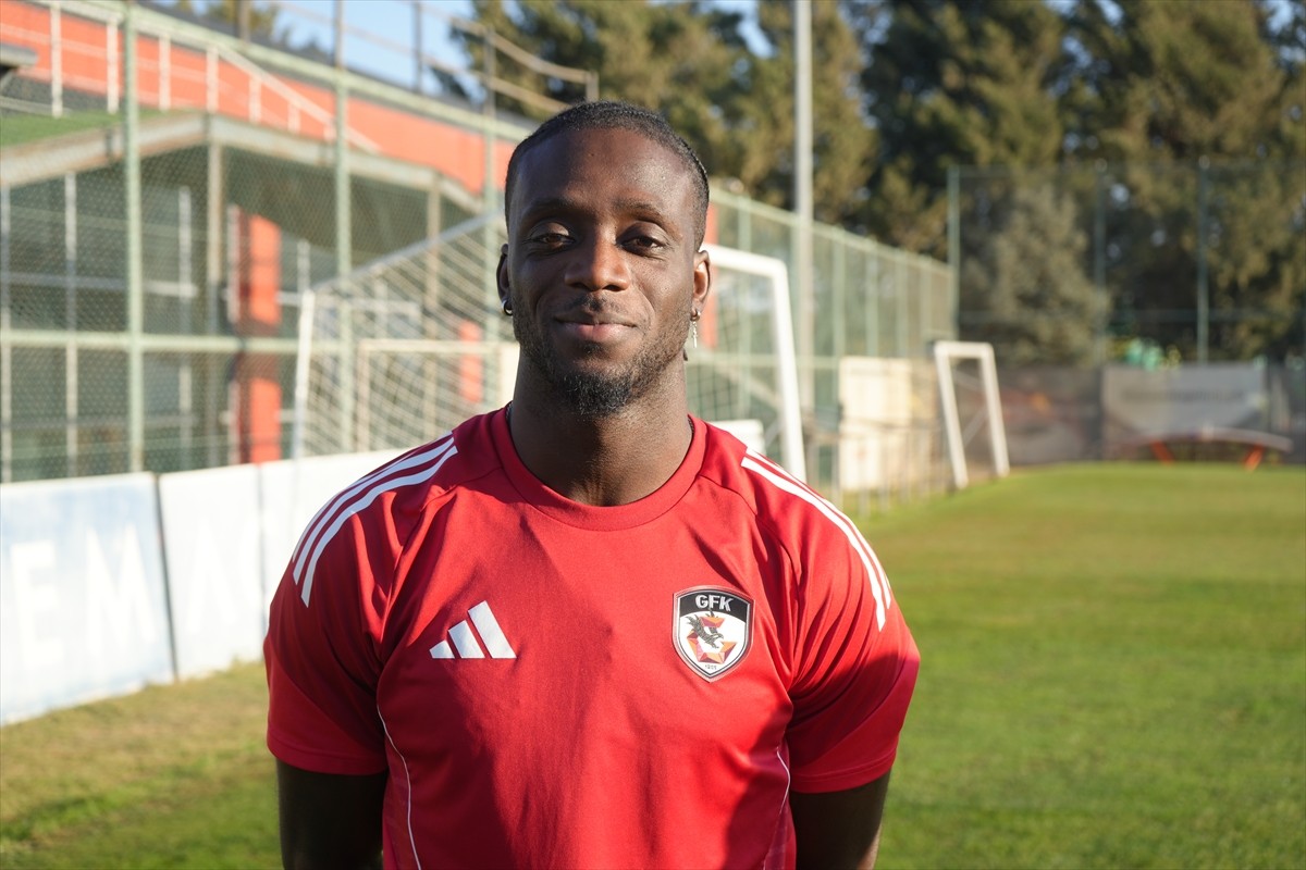 Trendyol Süper Lig ekiplerinden Gaziantep FK'nin oyuncusu Myenty Abena, Trabzonspor maçına...