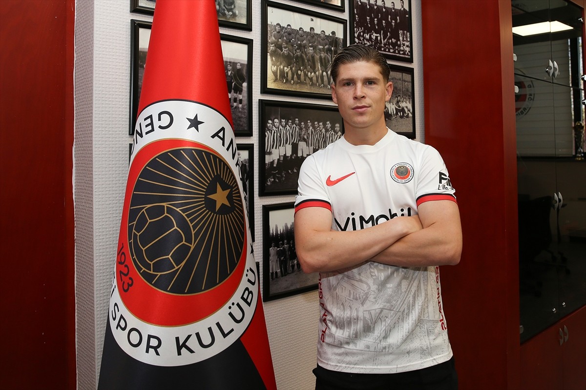 Trendyol Süper Lig ekiplerinden Gençlerbirliği, 25 yaşındaki kanat oyuncusu Kevin Csoboth'u...