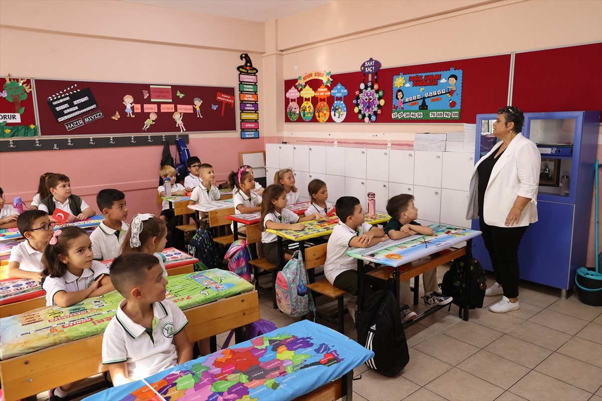 Tüm yurtta olduğu gibi Edirne'de de okullarda "İlk Dersim: Orman Yangınlarına Karşı Yeşil Vatanı...