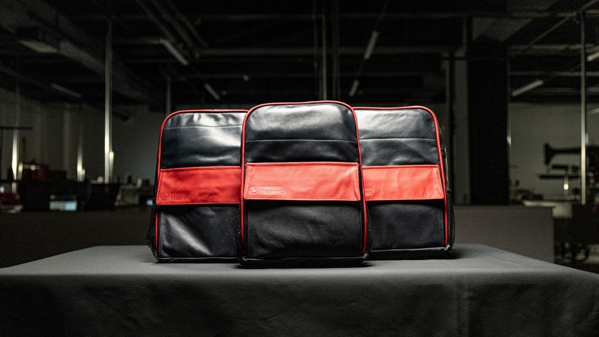 Türk Hava Yolları (THY) Teknik AŞ, kullanım ömrünü tamamlayan uçak koltuğu kumaşlarını okul...