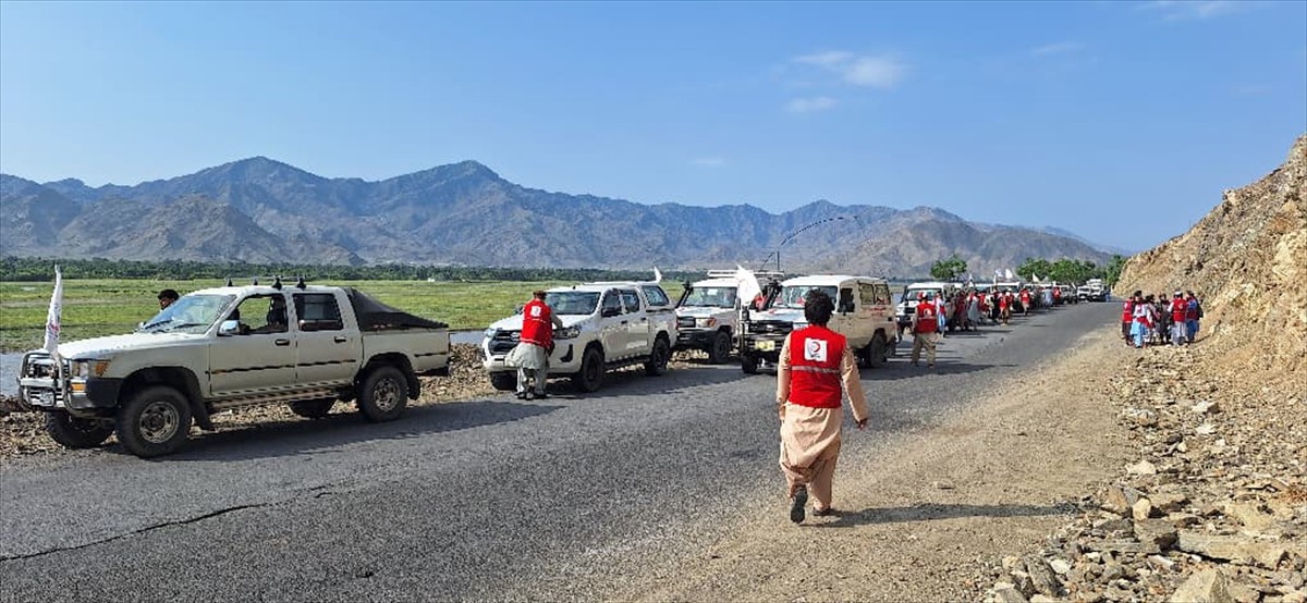 Türk Kızılay, 6 büyüklüğünde depremin meydana geldiği Afganistan'da saha faaliyetlerine katılmak...