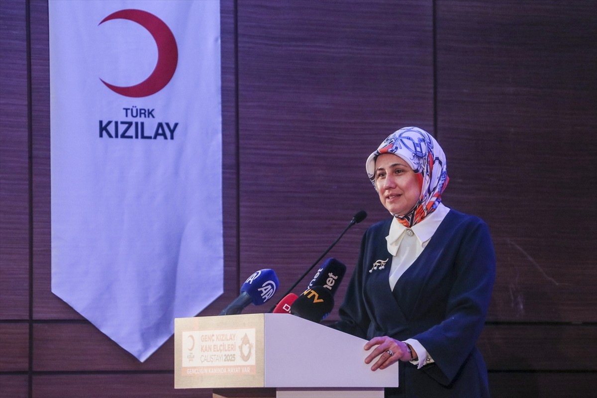 Türk Kızılay, gençlerin düzenli kan bağışı çalışmalarına liderlik etmek ve gençler arasında...