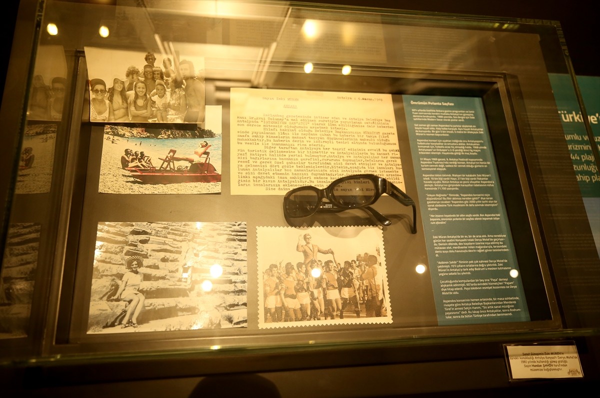 Türk Sanat Müziği'nin unutulmaz isimlerinden Zeki Müren'in bir kız çocuğuna hediye ettiği gözlüğü...