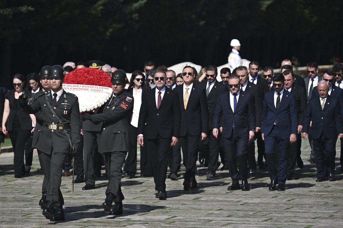 Türk Silahlı Kuvvetlerini Güçlendirme Vakfı (TSKGV) Genel Müdürü Bilal Topçu ve vakıf personeli...
