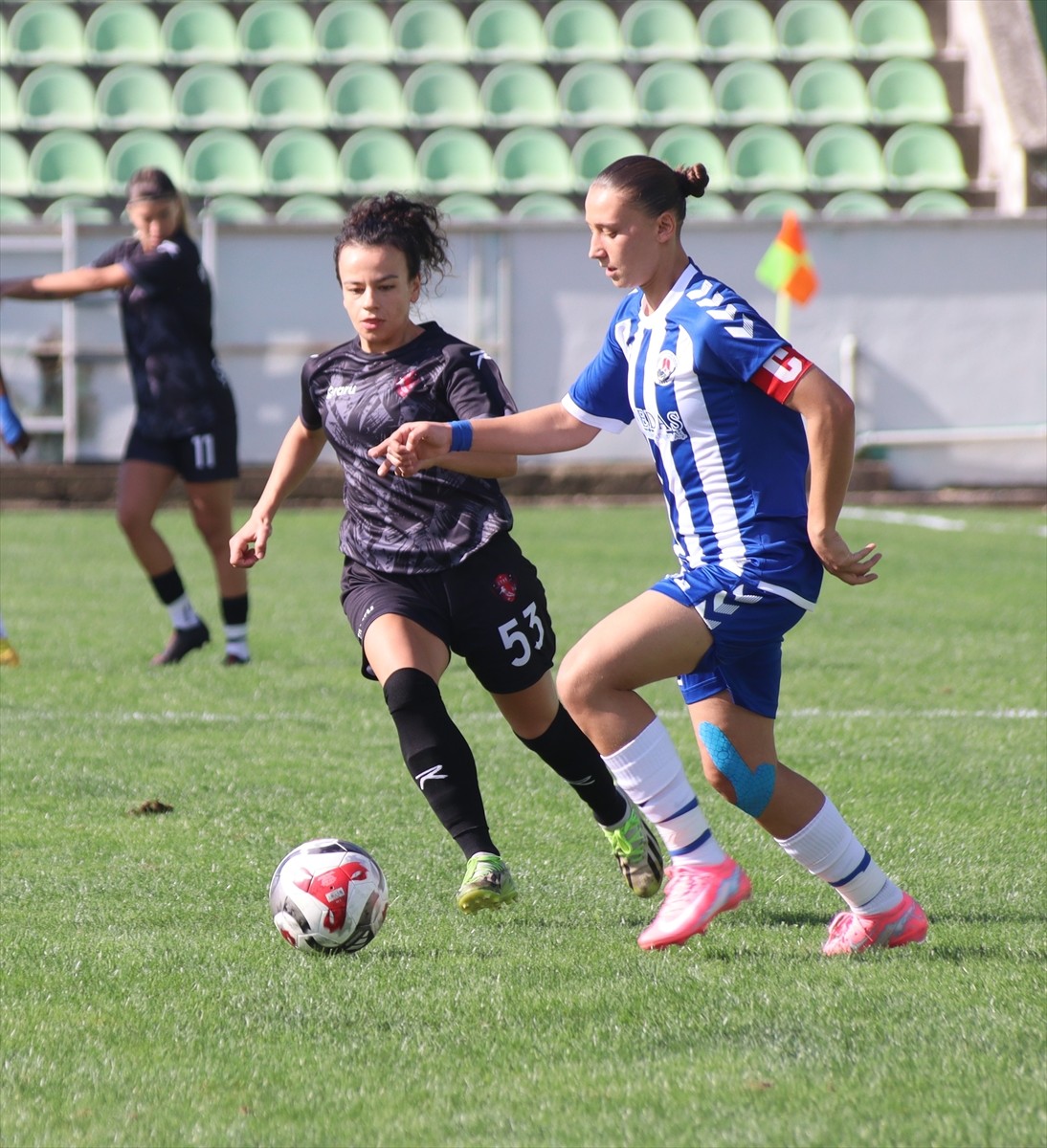 Turkcell Kadın Futbol Süper Ligi'nin 1. haftasında Hakkarigücü, deplasmanda Ünye Kadın'ı 2-1...