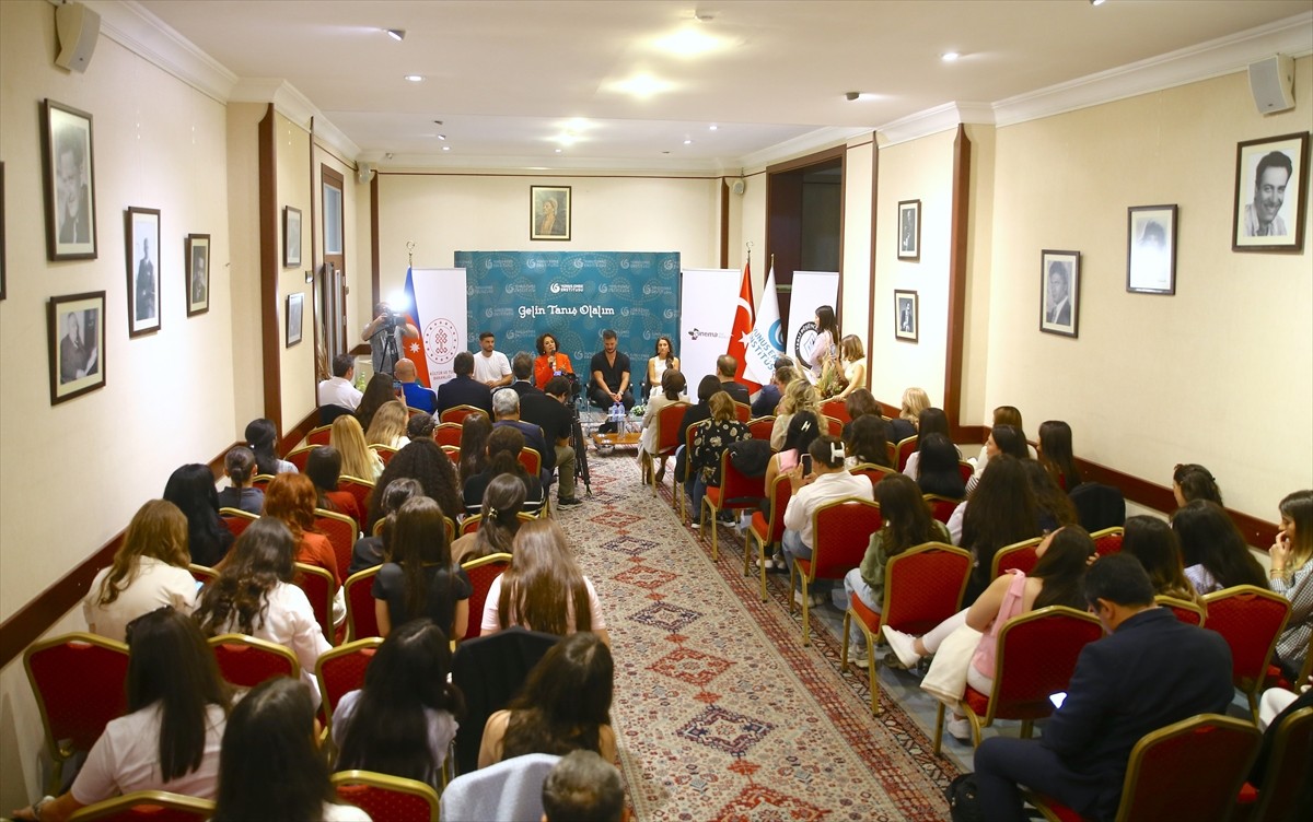 Türkiye-Azerbaycan Türk Film Günleri için Bakü'de bulunan Türk sinema oyuncuları, Azerbaycanlı...