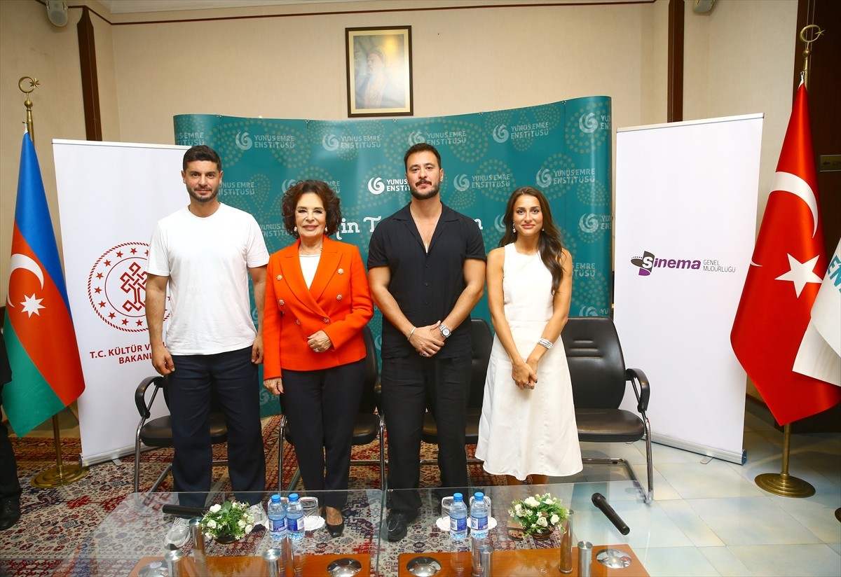 Türkiye-Azerbaycan Türk Film Günleri için Bakü'de bulunan Türk sinema oyuncuları, Azerbaycanlı...