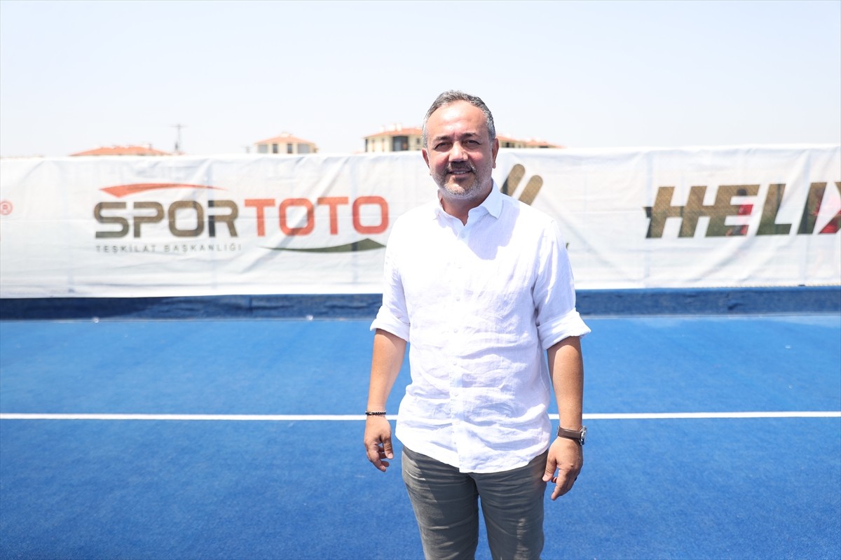 Türkiye Hokey Federasyonu Başkanı Mustafa Çakır, 2026 yılında Senegal'de düzenlenecek Yaz Gençlik...