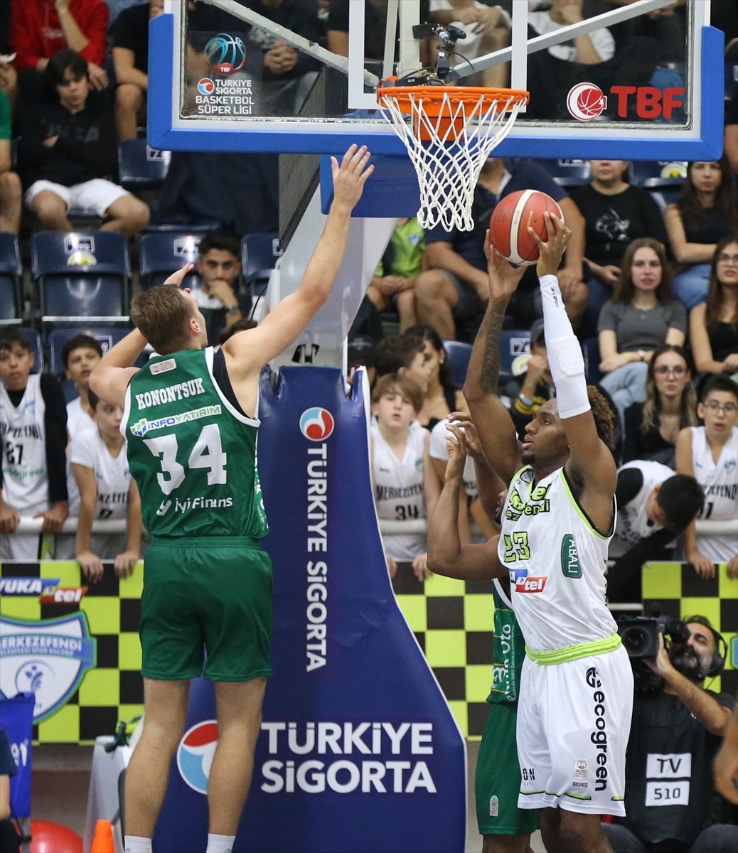 Türkiye Sigorta Basketbol Süper Ligi'nin ilk hafta maçında, Yukatel Merkezefendi Belediyesi Basket...