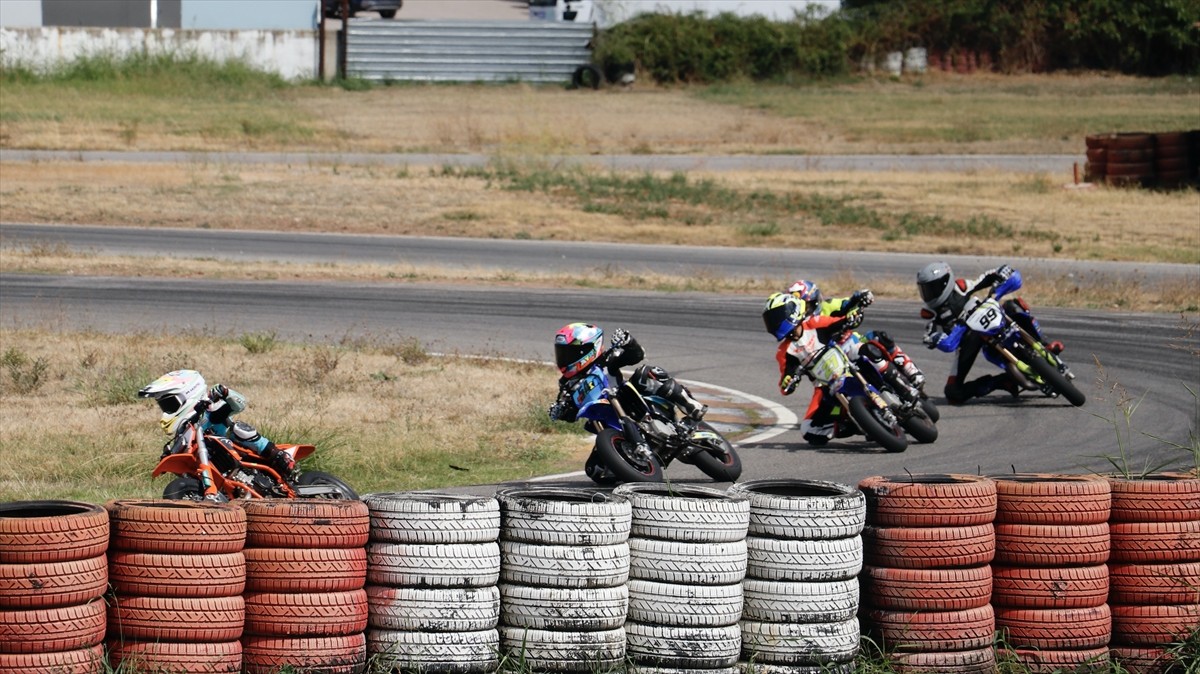Türkiye Süpermoto Şampiyonası'nın 4. ayak yarışları, Kocaeli'de antrenman ve sıralama turlarıyla...