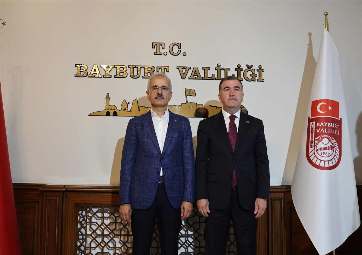 Ulaştırma ve Altyapı Bakanı Abdulkadir Uraloğlu (ortada), çeşitli ziyaretlere katılmak üzere...